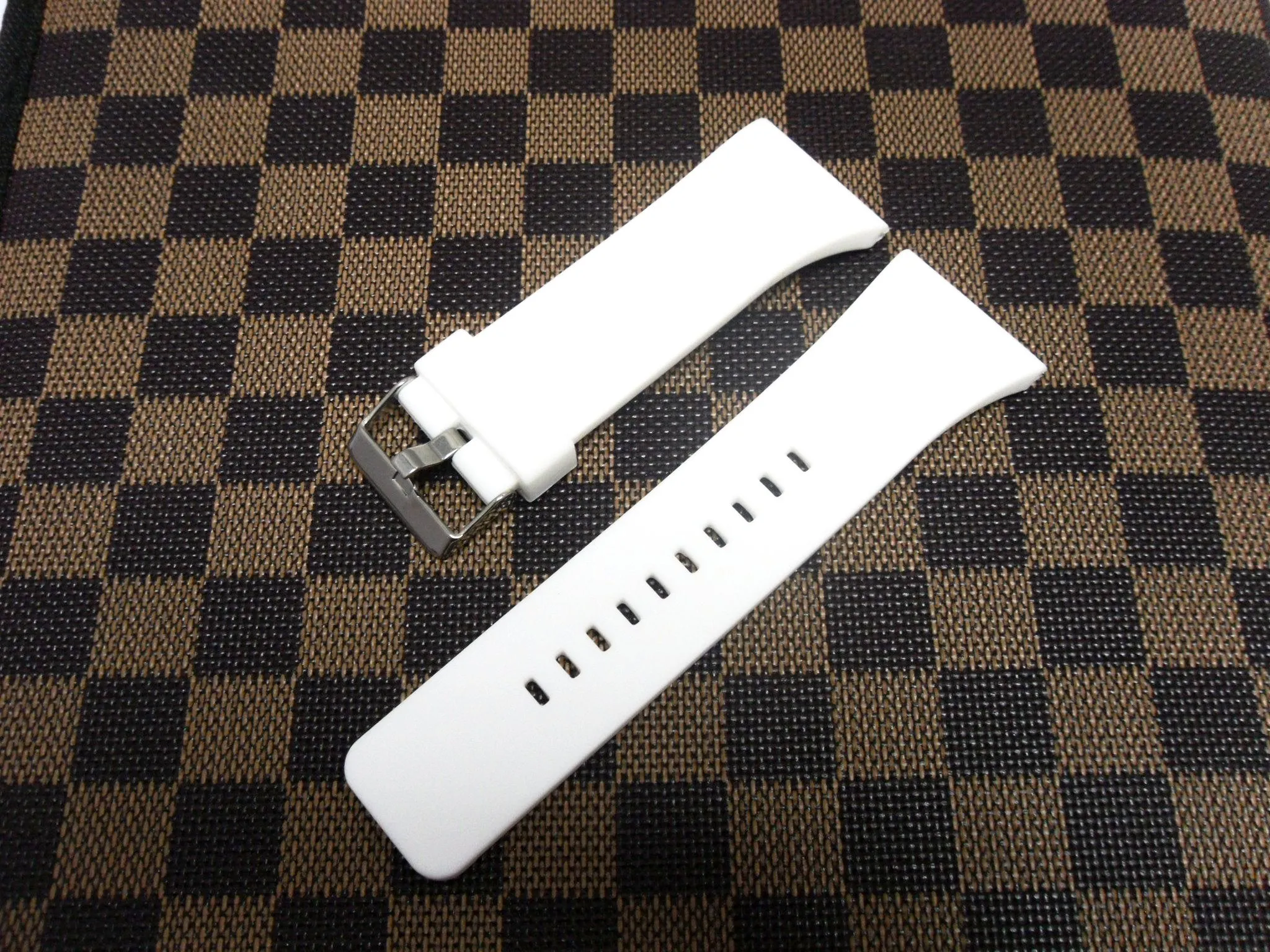 Best Quality, Silicon Watch Band 31mm White for Big Size Sport Watch SH165